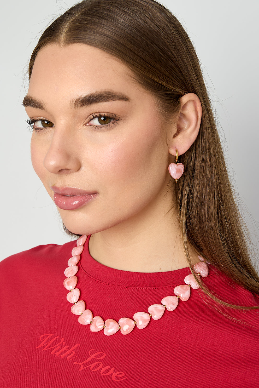 Ohrringe mit herzförmigen Perlen